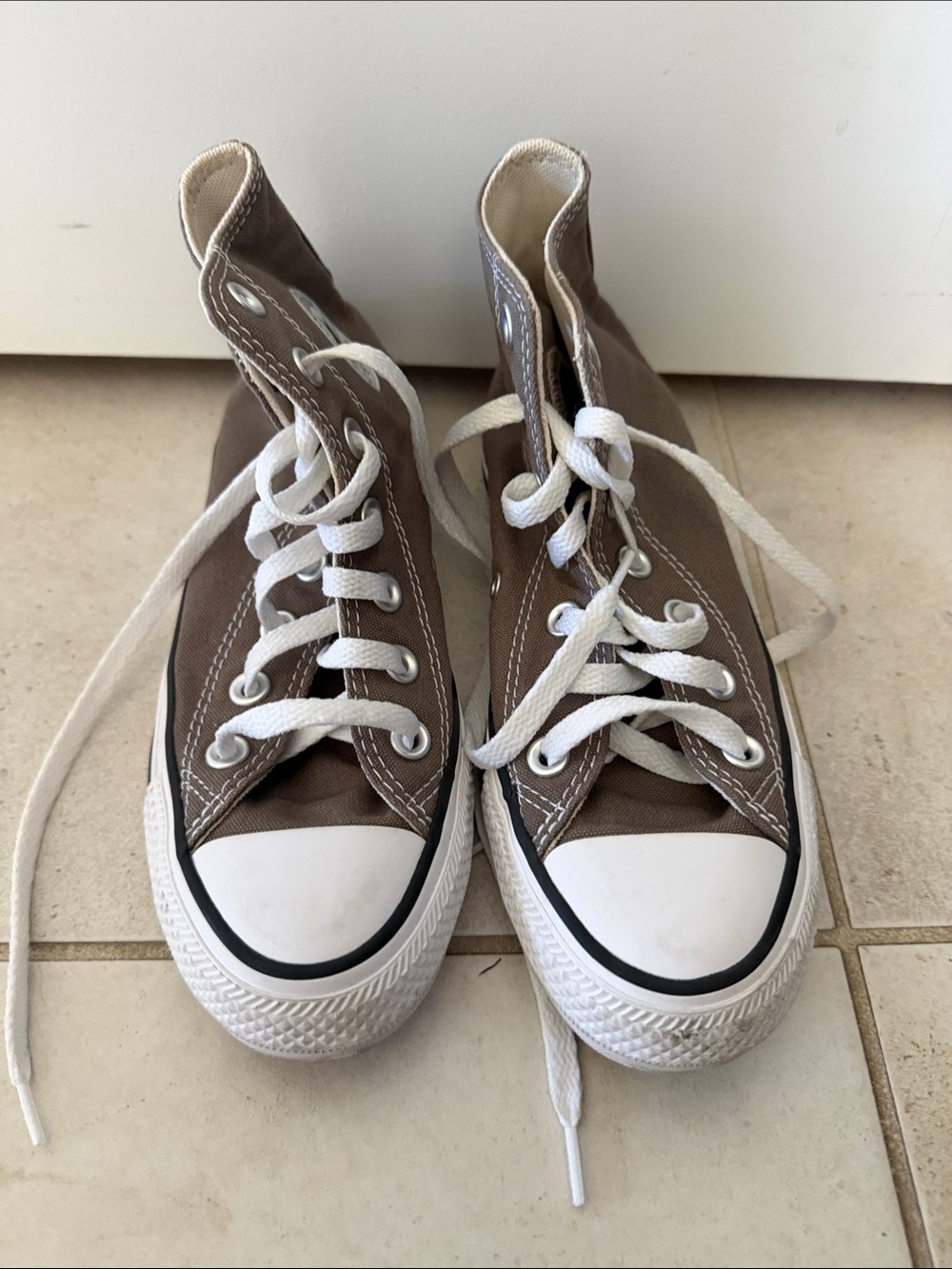 Converse Unisex High-Top Sneakers in Brown and White